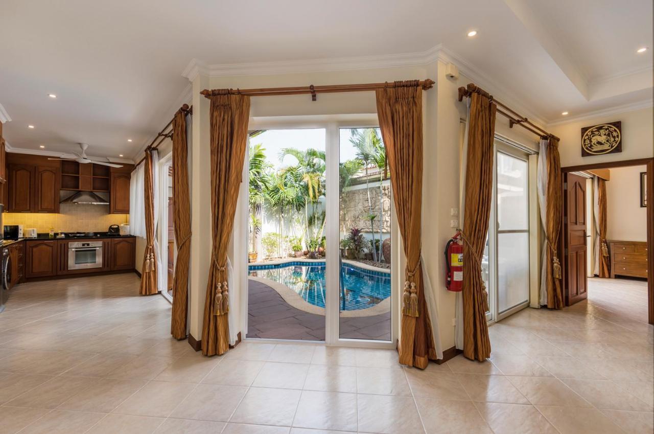Village Austria Luxury Pool Villas Pattaya Esterno foto