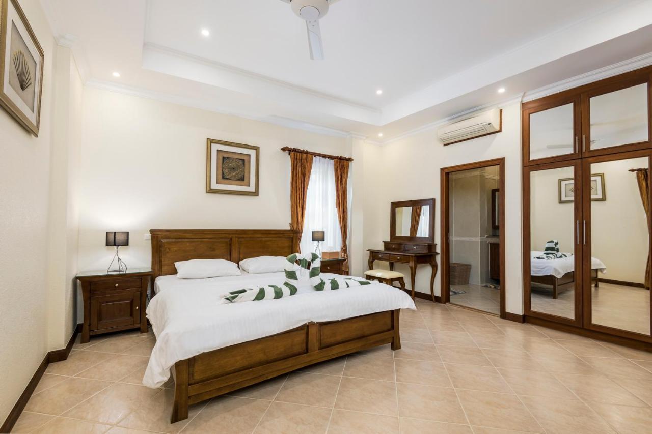 Village Austria Luxury Pool Villas Pattaya Esterno foto